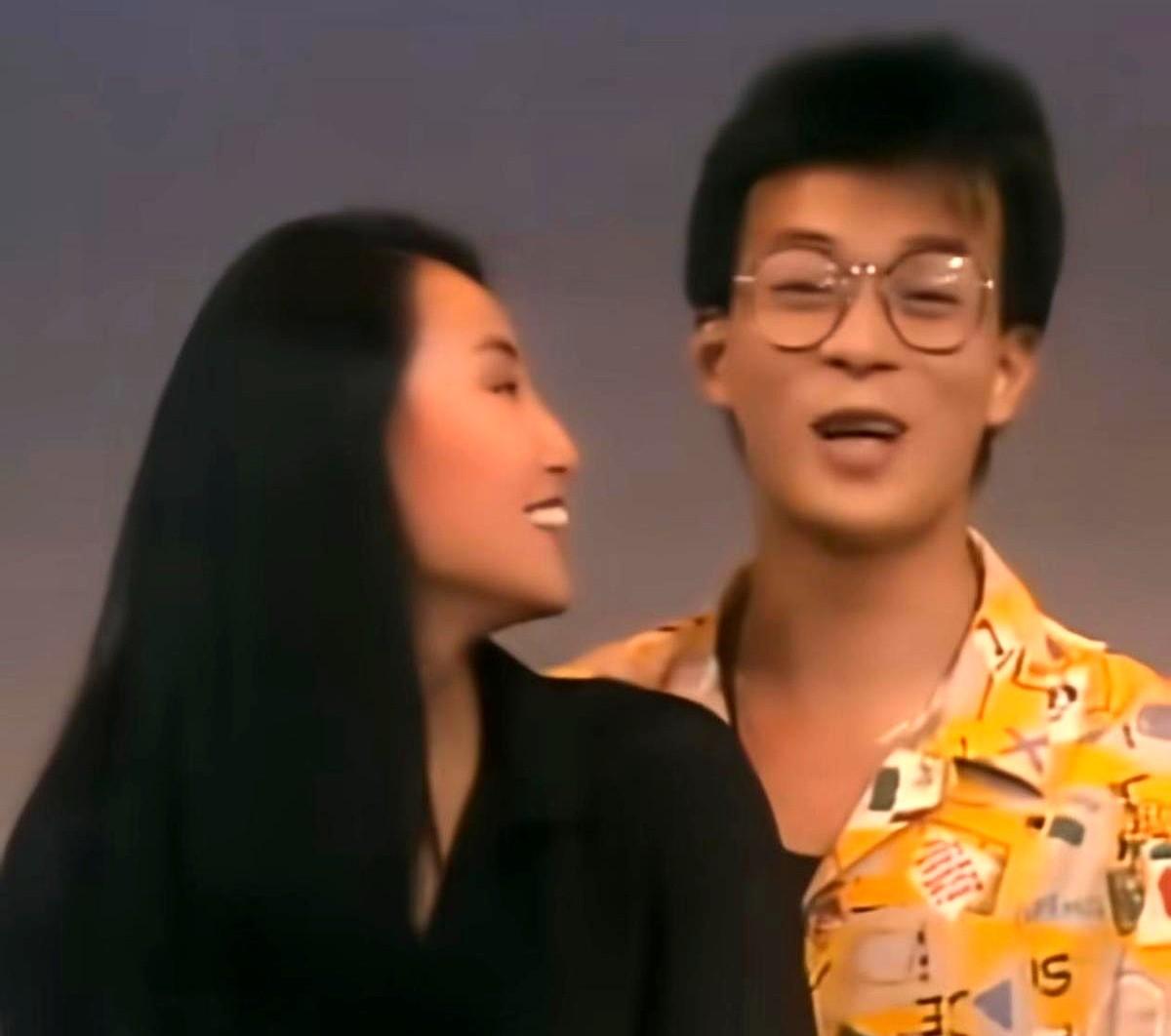 沉默也能卖光票

东京电影节，六百座加两百站票，梁朝伟三分钟无实物演树洞，观众鼓
