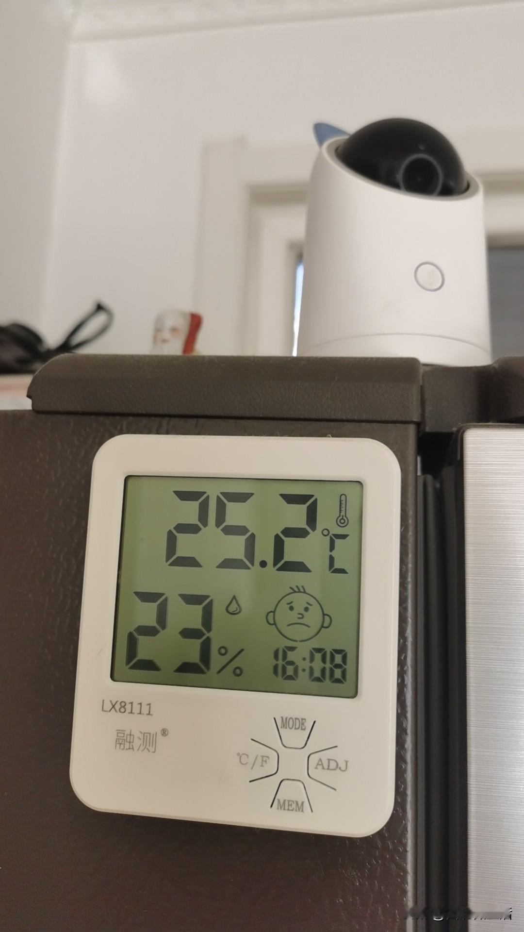 我家今年没交暖气费，结果家里26度！

说实话，今年西安这供暖真是让人哭笑不得。