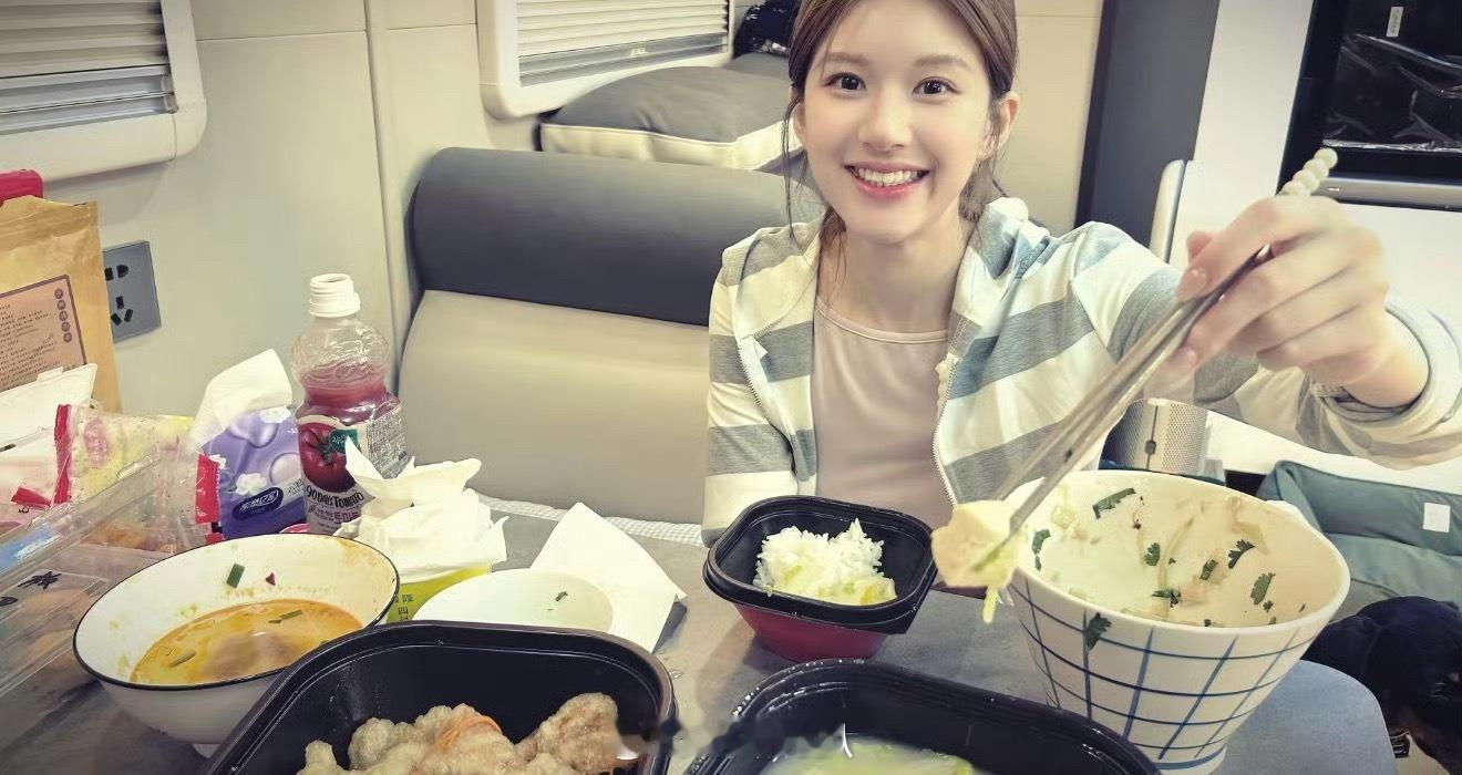 赵露思近期🆚早期照片，姐变化大不大？赵露思许我耀眼 ​​​