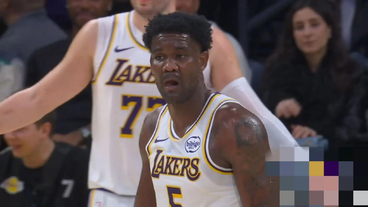 给艾顿点球权吧
给点战术，轻松18+8
多点求权20+都是小事，参考在太阳那两年