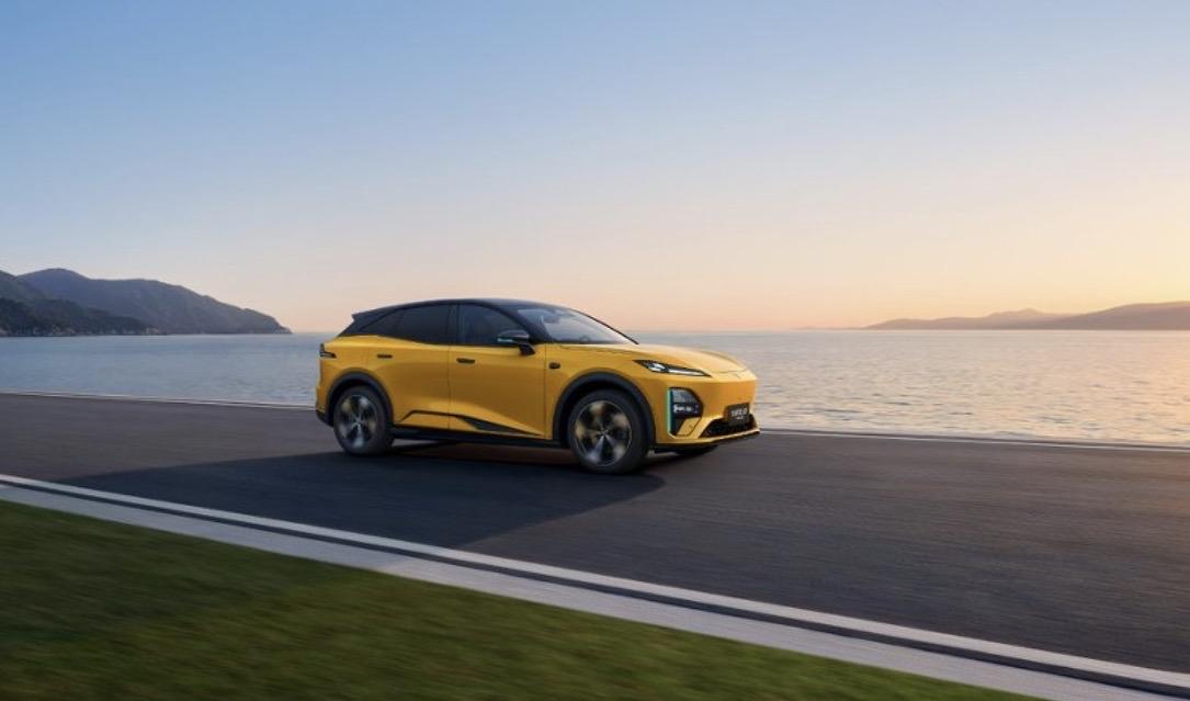 华为与众多车企的合作佳绩频传：
1、华为+比亚迪，方程豹豹8火了；
2、华为+赛