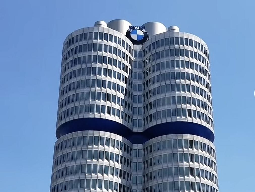 一个在德国宝马工厂干了45年的一线工人，把青春留在了流水线上，退休那天宝马和工会