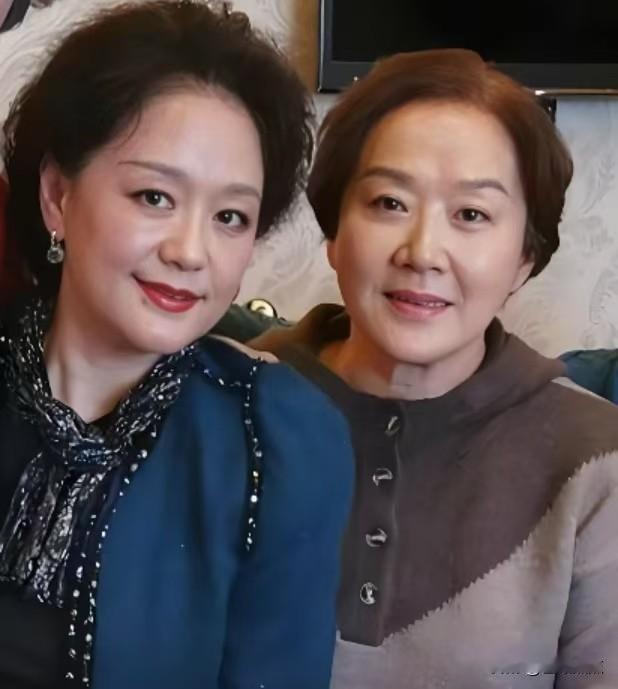她俩是1986年影片《拦灵车的人》双女主

她俩是八十年代走上银幕的影星。右边这