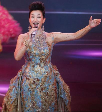 宋祖英才是真正聪明的女人，她跟罗浩结婚 13 年没有生育，外界以为二人是丁克，却