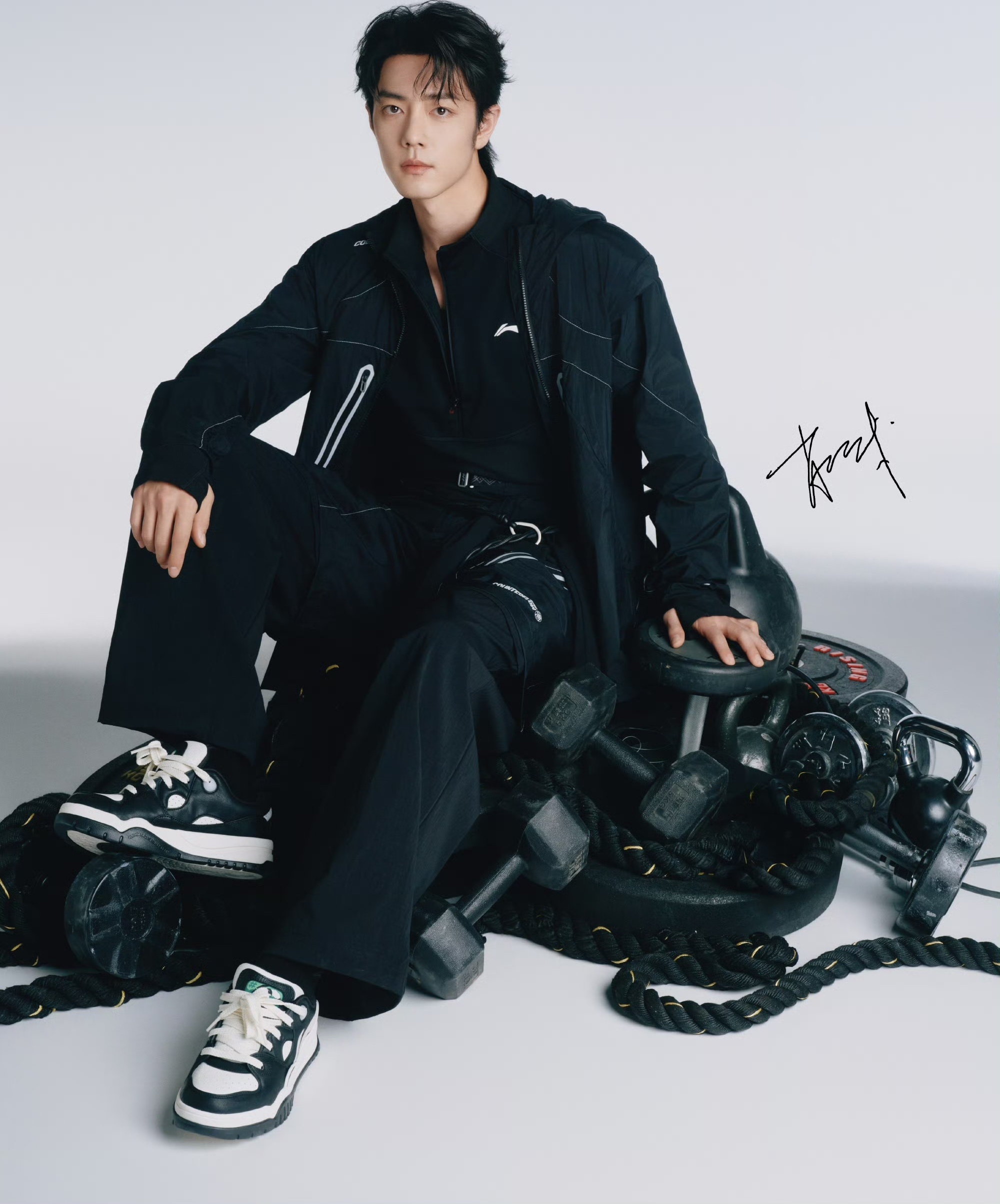 肖战纯黑运动风肖战纯黑运动风气场全开简约穿搭难掩出众气质阳光帅气直击人心！！全网