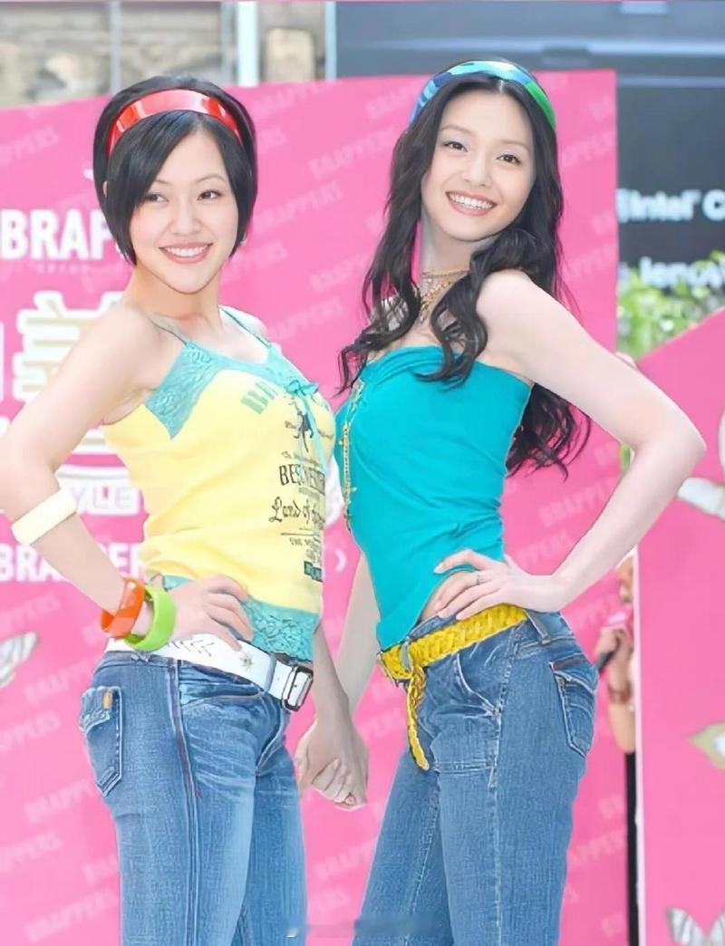 小S回应街头大哭小S称想念大S情绪溃堤 据台媒18日报道，小S回应曝小S哭着去陈