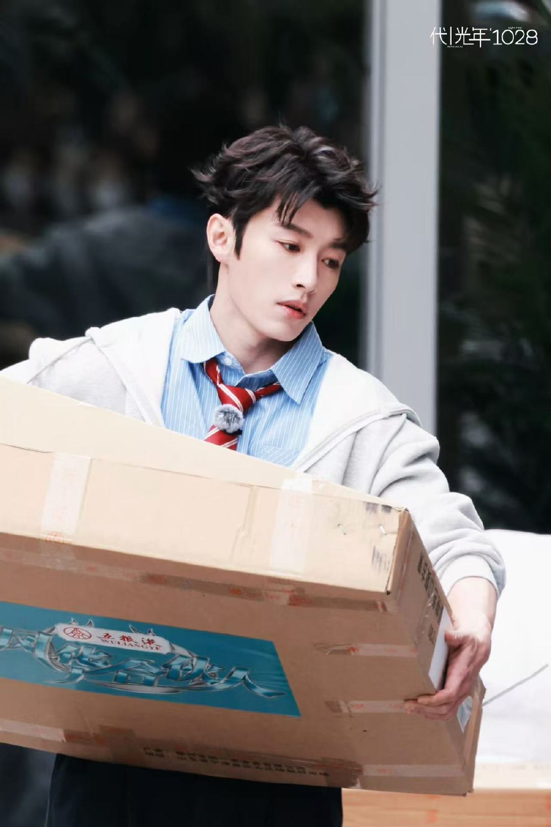 代旭合伙人路透好像男大学生代旭给我带点好吃的吧 代旭《风华合伙人》的路透状态也太