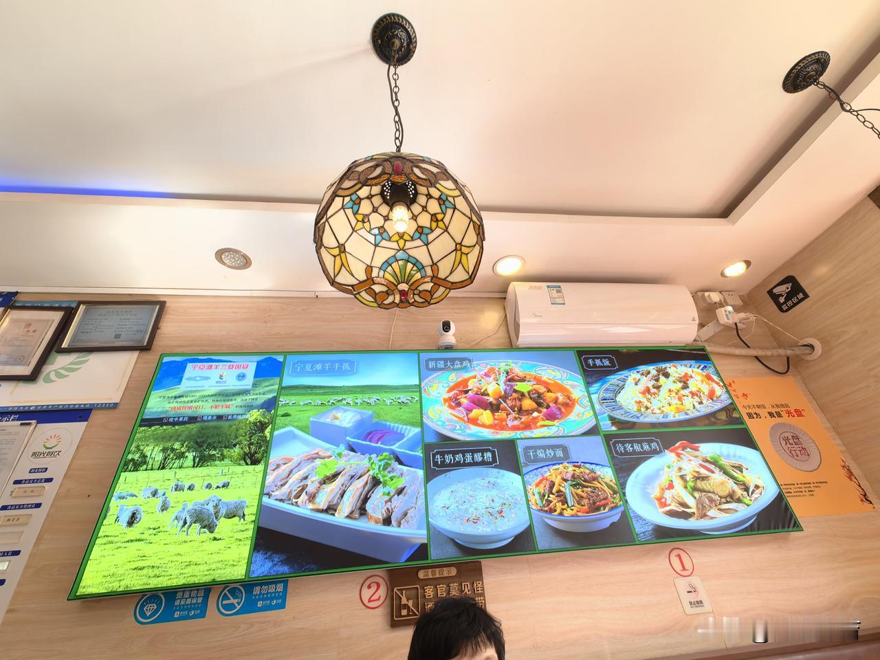 鲁迅博物馆外品尝新疆风味