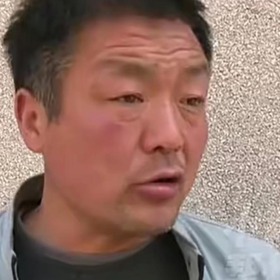 3月14日，河南新乡一段视频戳中无数网友的心——一位白发老父亲抹着眼泪控诉：“供