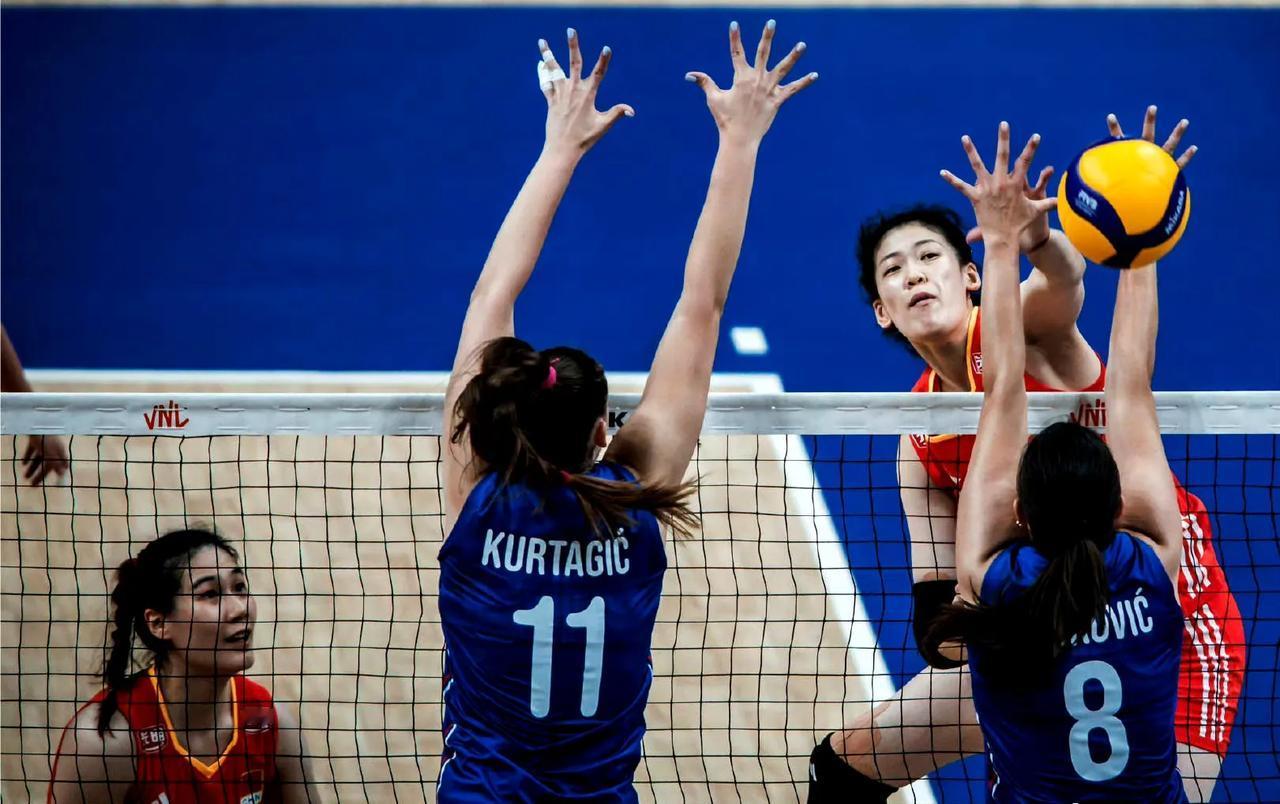  中国3-1塞尔维亚，在世界女排联赛巴西里约热内卢站最后一场比赛中，中国队3-1