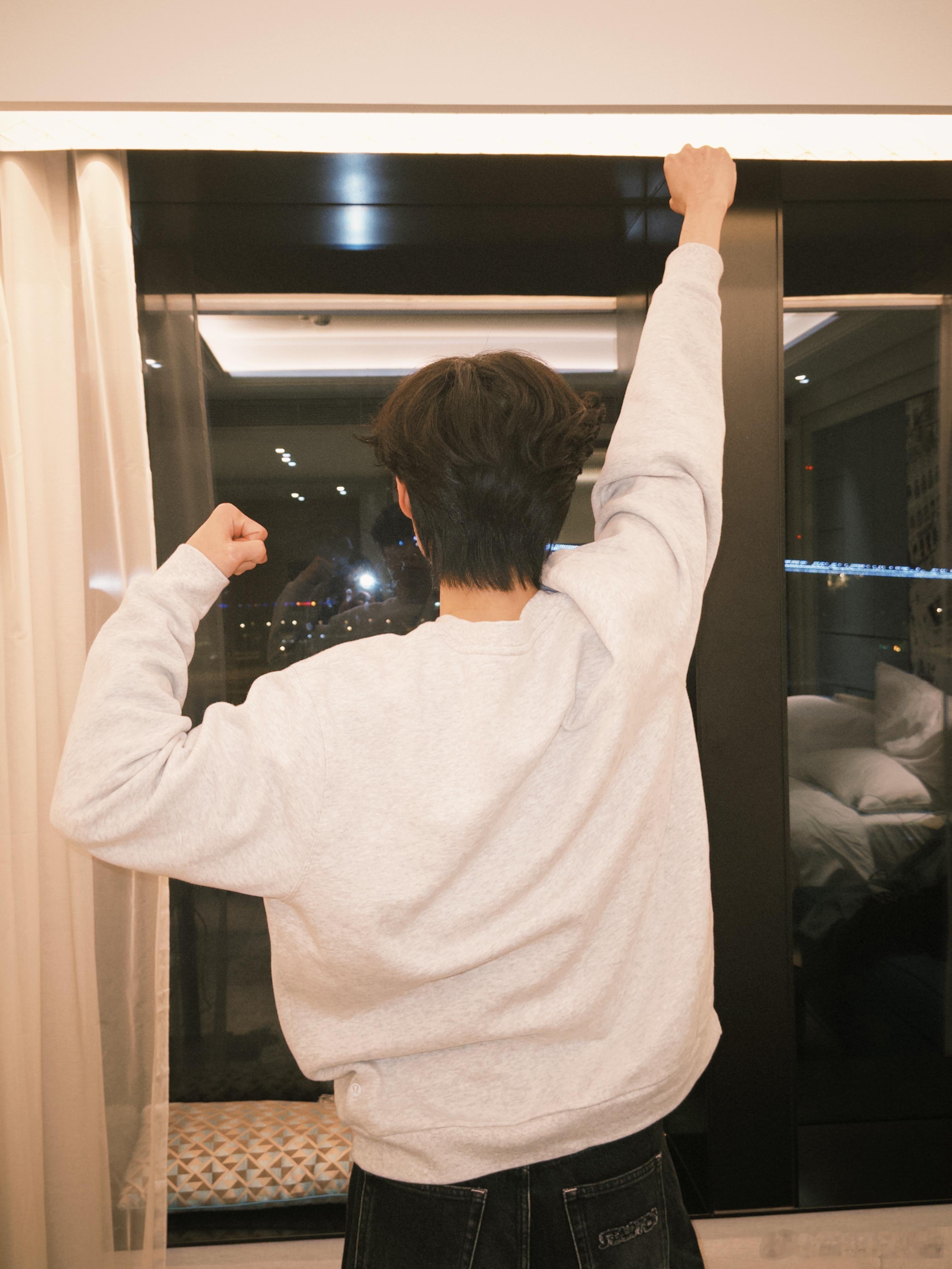 赵磊毫不避讳提起R1SE  赵磊大大方方地谈论R1SE，不禁让人想起那个风华正茂