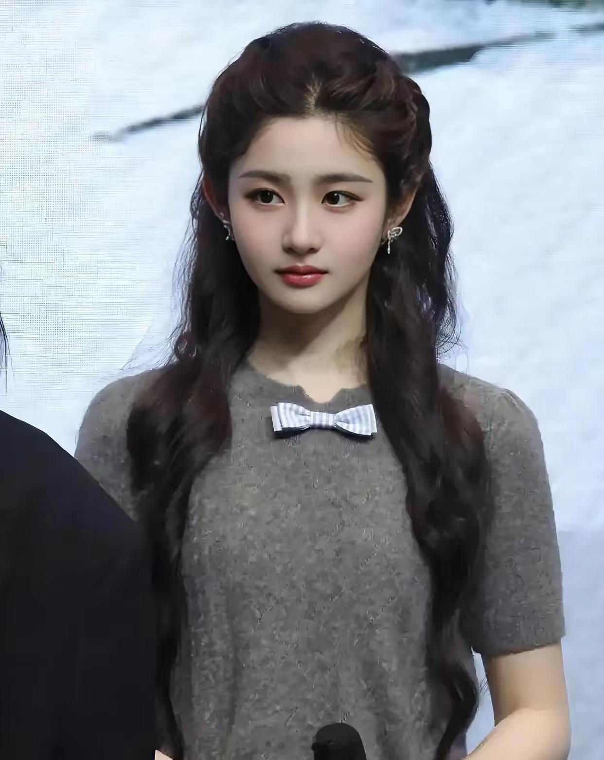 大家都称刘亦菲为天仙，看到赵晴，我突然感觉内娱有希望了，不愧是于正严选！ 