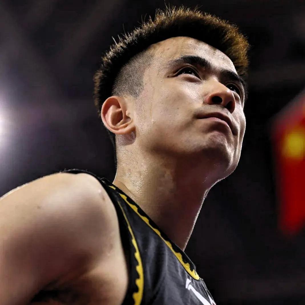 大脑、尖刀、射手、疯狗——男篮四大后卫风格对比
 
赵继伟、孙铭徽、吴前、胡明轩