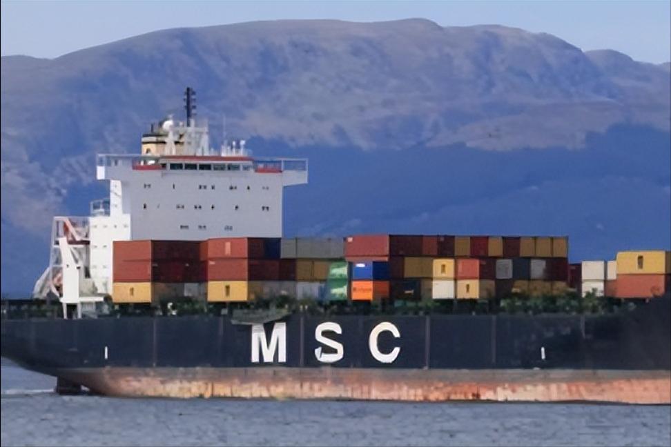 美方轻描淡写！伊朗突然出手扣船，背后态度耐人寻味！战火未熄，霍尔木兹海峡再起波澜