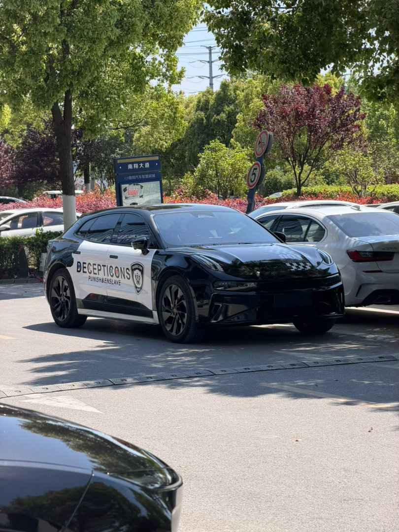 别说，这个配色还真踏么挺帅的！ 