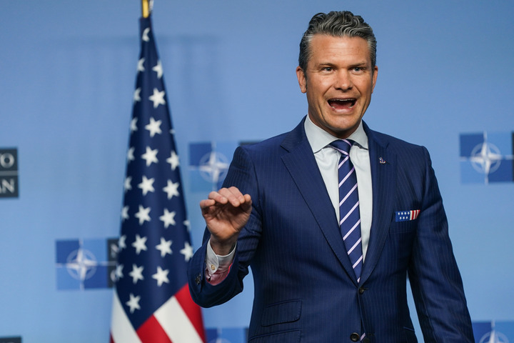 #美防长与国务卿对伊目标说法不一#【美媒：#美对伊朗战争目标清单变动频繁#】 美