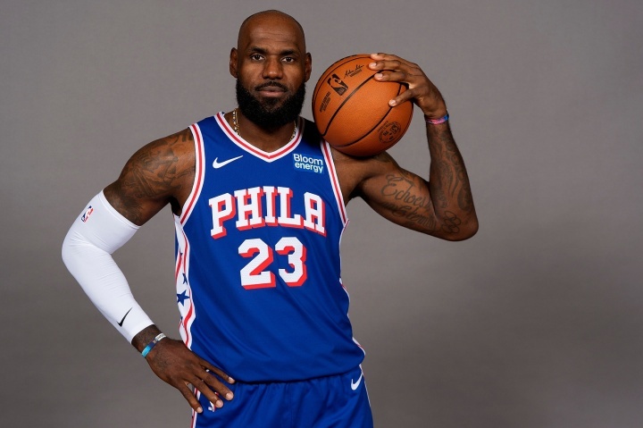 #詹姆斯迎76人季前赛首秀##詹姆斯出战76人季前赛#今日NBA季前赛，76人将