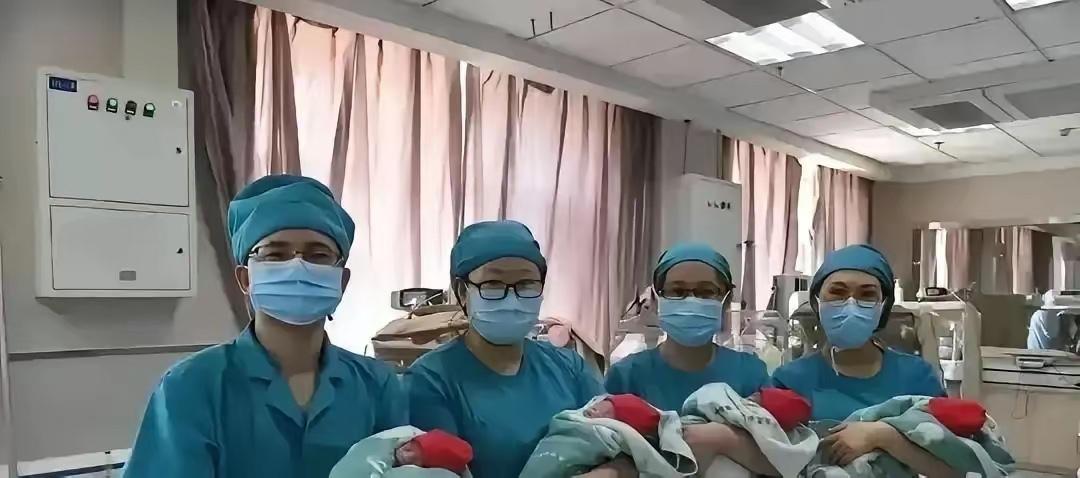 上海奶爸产房门口盼三女一男，结果迎来四千金粉色暴击，这剧情直接暖炸全网！

产检