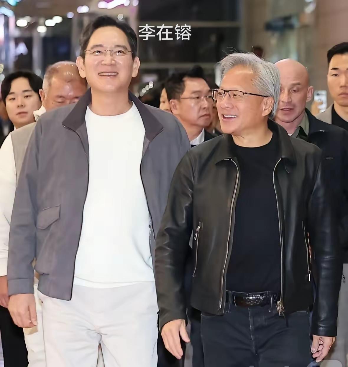 难道就我一个人发现，韩国三星会长李在镕，长的特别像腾讯的马化腾。
大家看看照片，