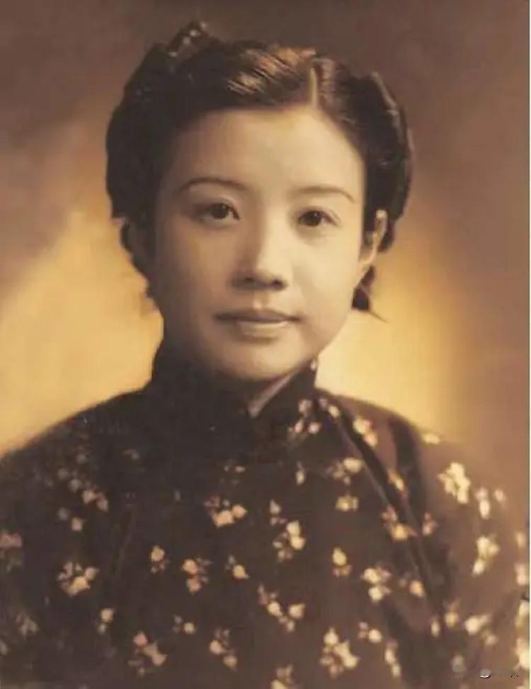 1955年，毛主席审阅枪决名单时大怒：此人不能杀，她是我党大恩人
谁能想到，新中