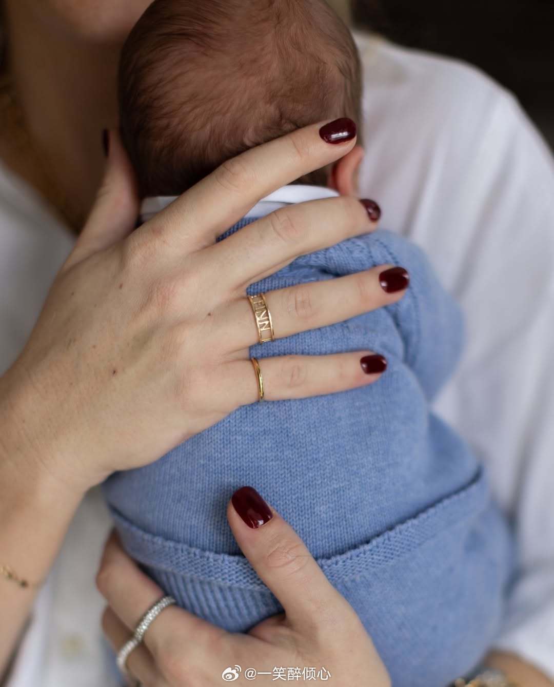 切尔西戴维宣布她的第3️⃣个孩子，刚出生的小儿子叫Finn Cutmore-Sc