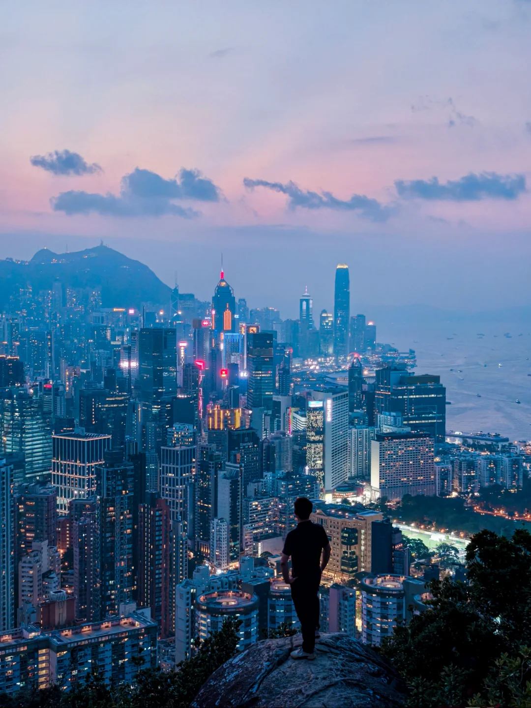 小说里的A市夜景，在2亿像素镜头里具象化了