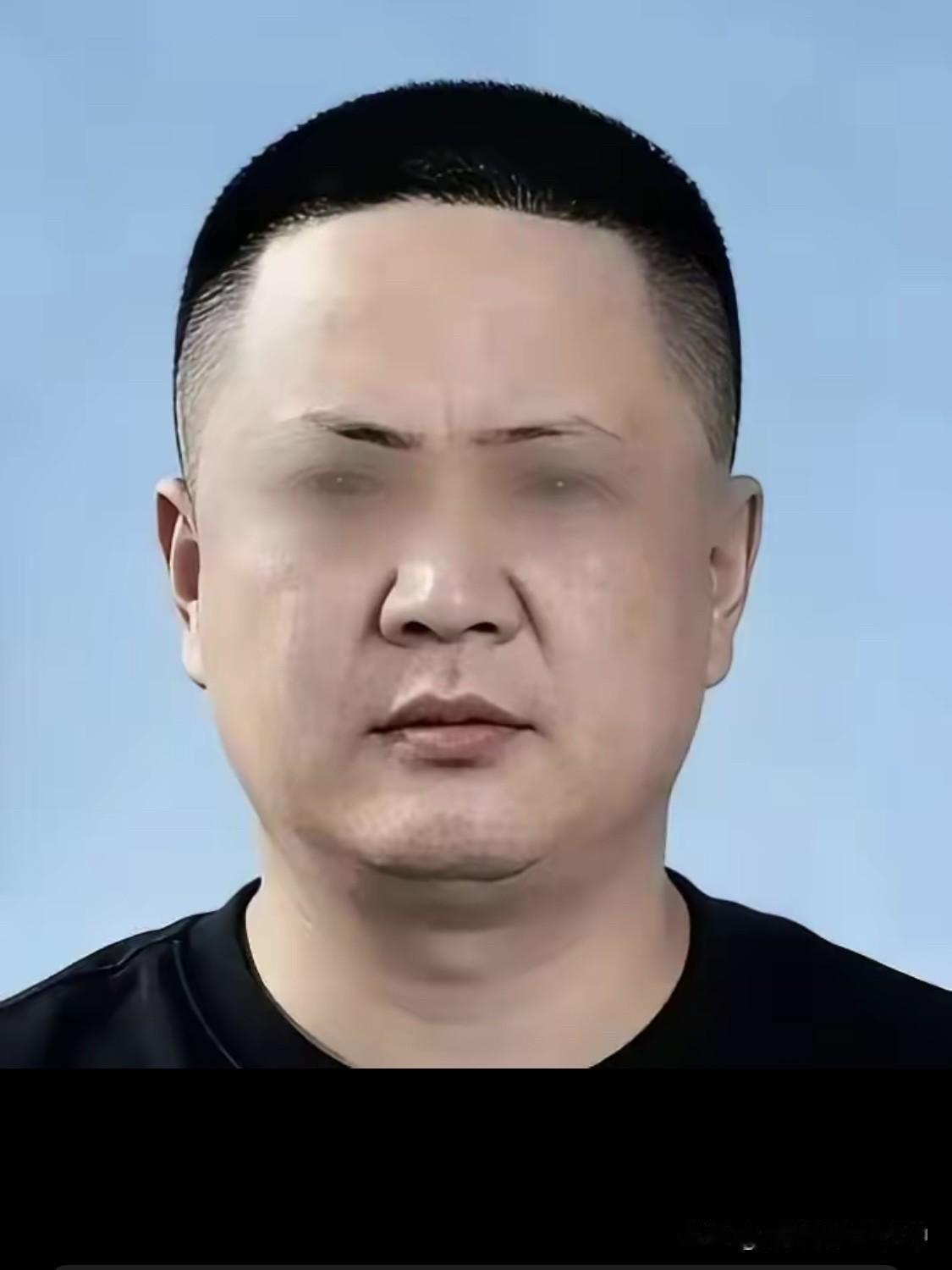 逼空姐下跪的这个人，长得很富态，肯定是个大富大贵之人。这样的人也能干出这样的事儿