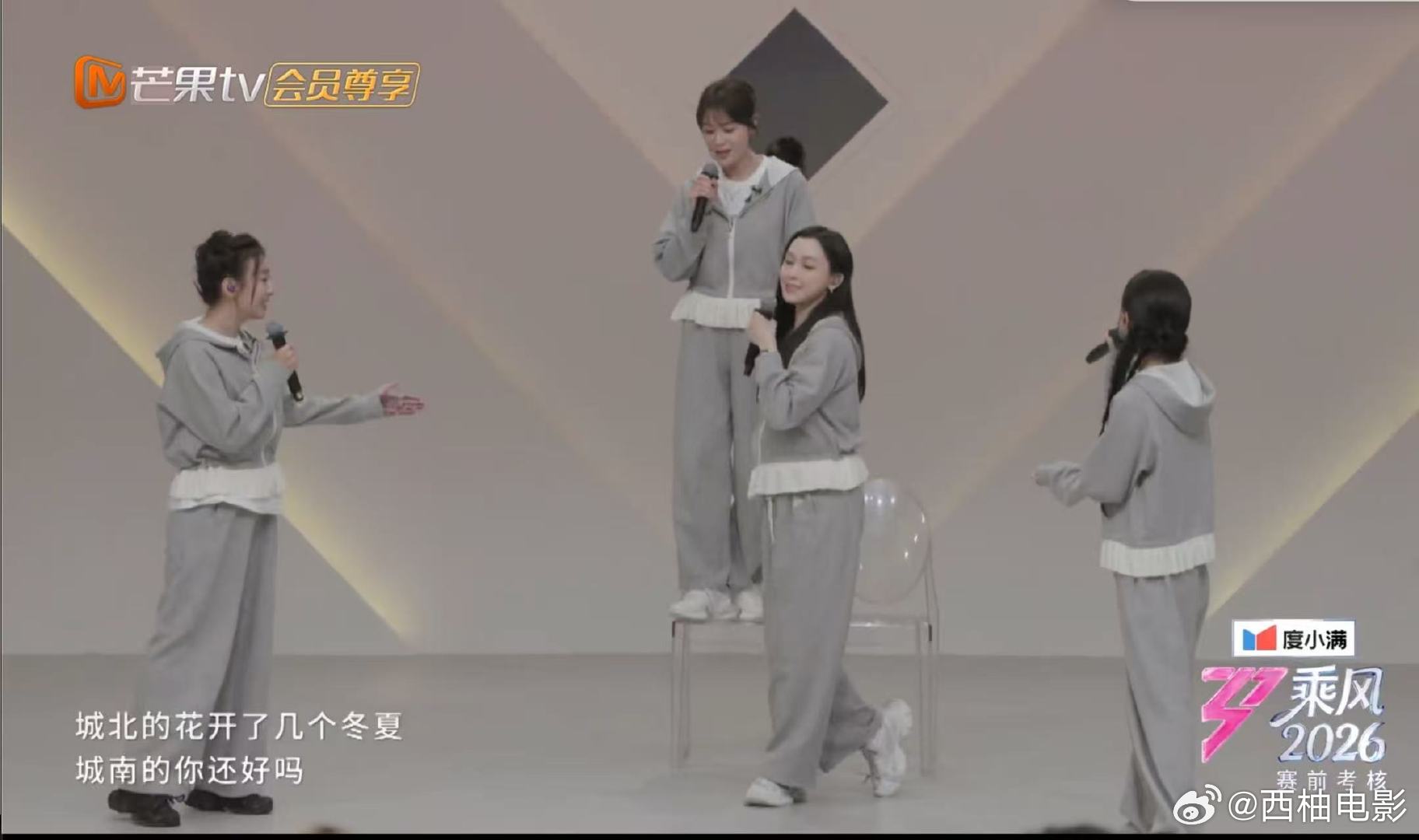 侯宇小考写了一整个手的小抄 浪姐一公小考我真是被侯宇浪姐一公小考的操作萌翻了！那