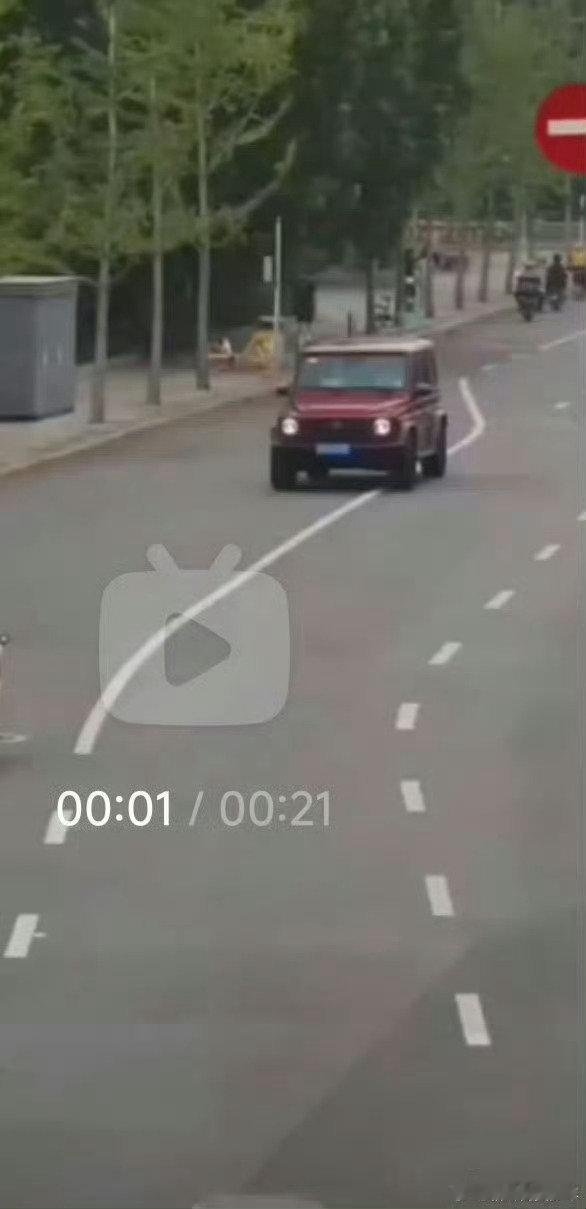 王楚钦 得闲开车压点实线 