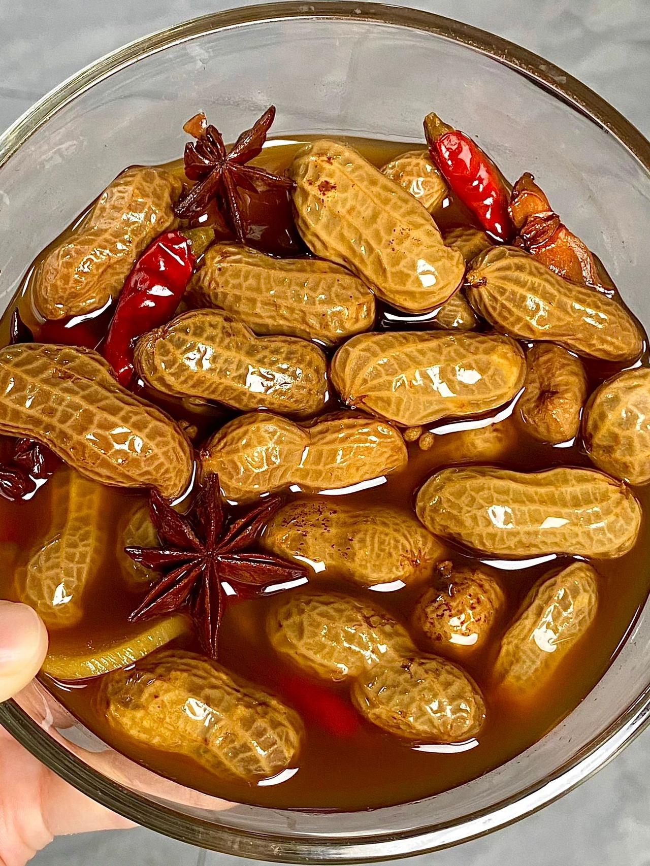 干烧烤店的舅舅给的配方！让我别我外传
前几天我爸嘴馋说要让卤点花生，跟我舅要来了