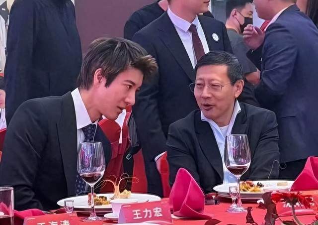 宇树上市王力宏坐主桌，章子怡套现3亿：配享招财位艺人还有谁？