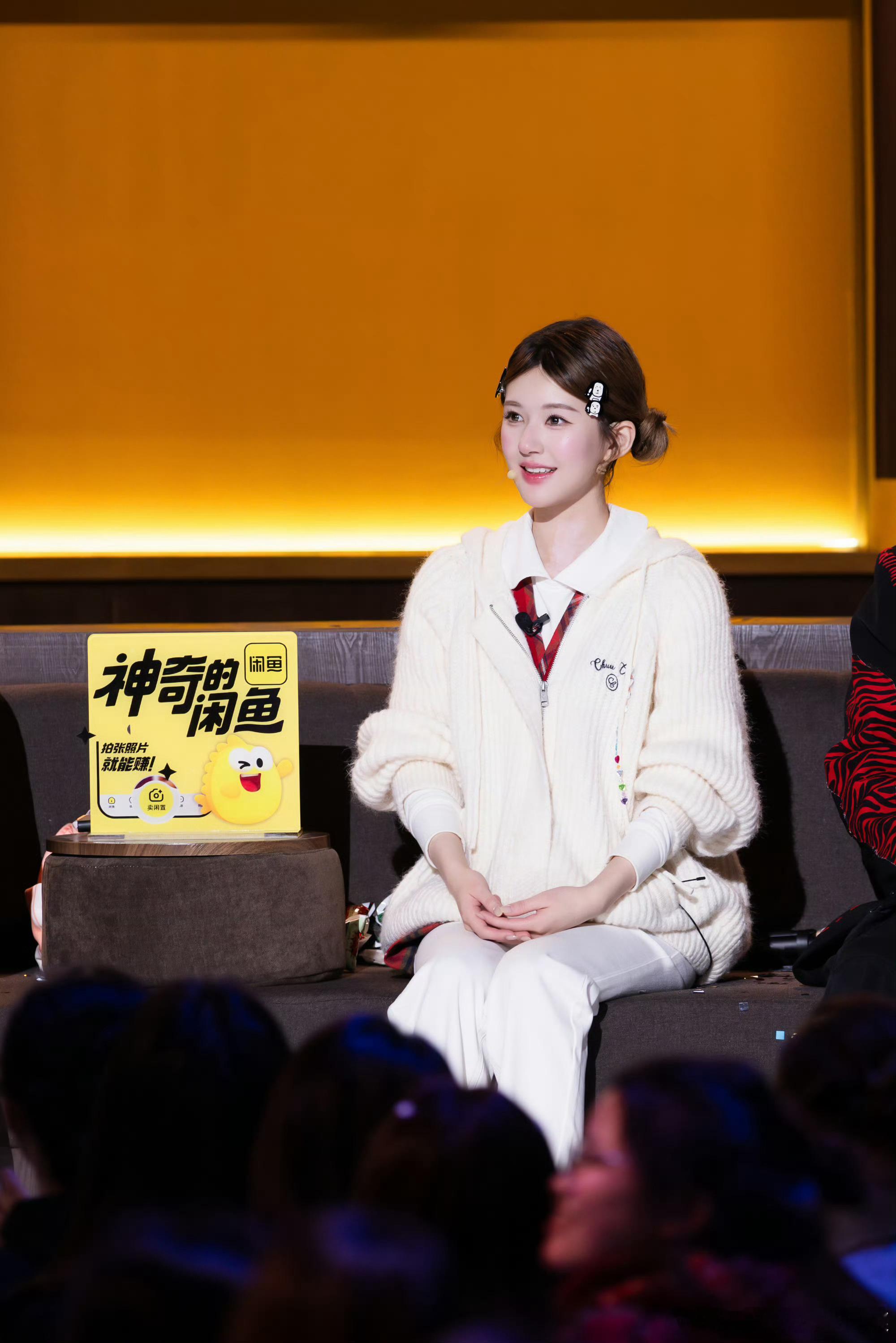 赵露思 /乐品乐茶全球品牌代言人赵露思 /赵露思 愿你的生活常温暖，日子总是温柔