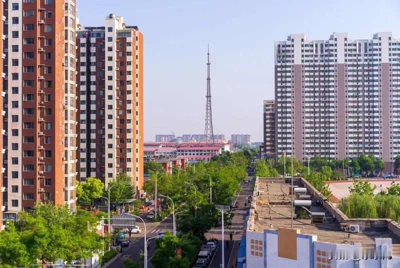 唐山楼市：

统计局7月房价数据可以直观看到，唐山新房房价环比下跌0.4%，二手