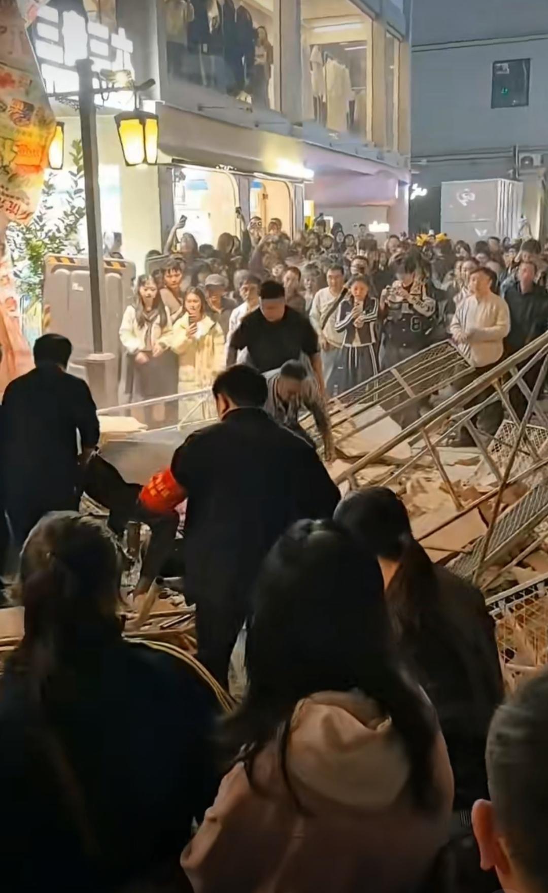 鲁莽无礼的国人何其多
装个俢，竟把房子凿塌，砸住四位过路青年，当场死了俩，我们有