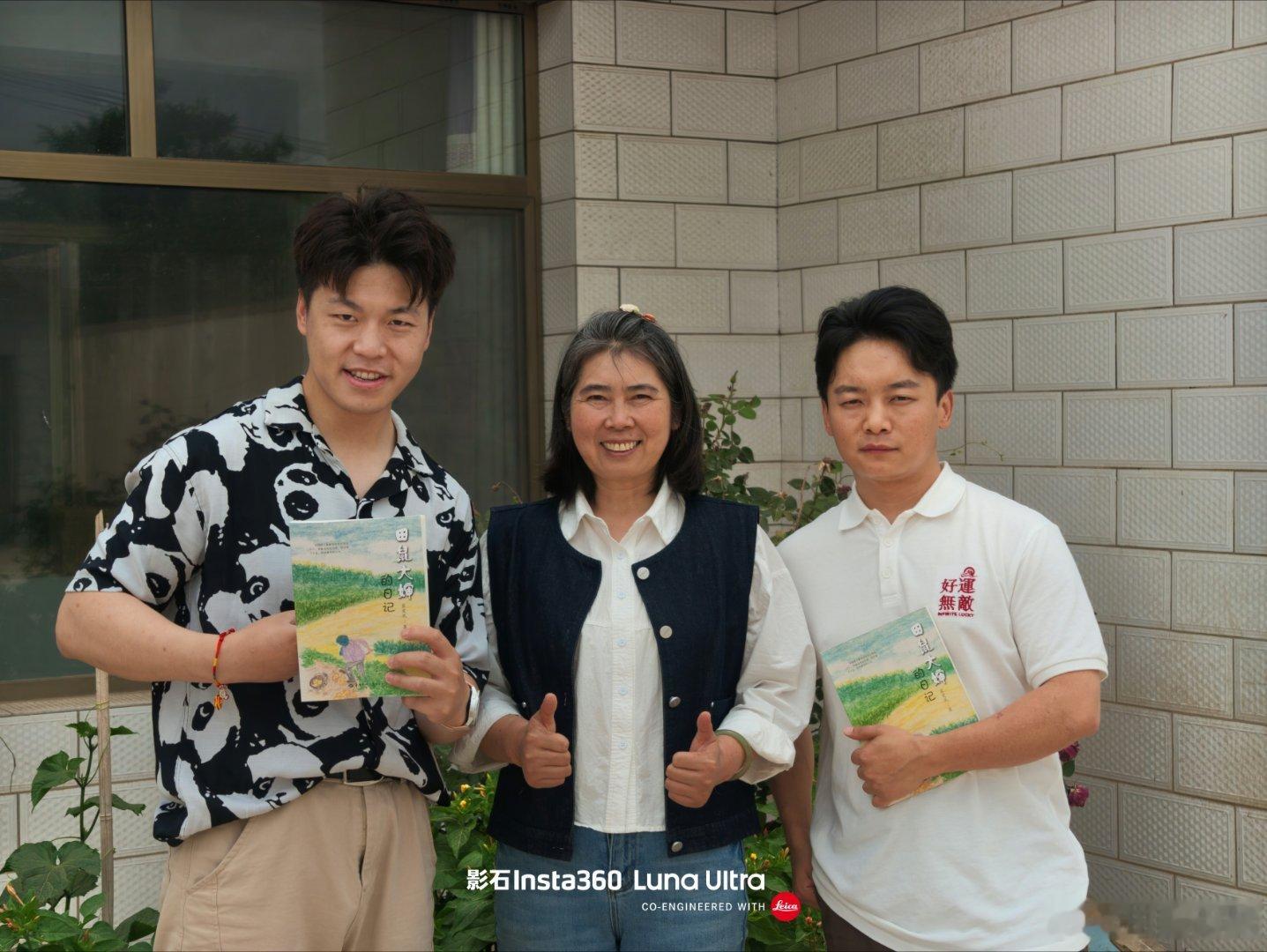 写书很辛苦，读书却很快乐，看孩子们读我写的书，更快乐。在我们镇上的这所小学里，只