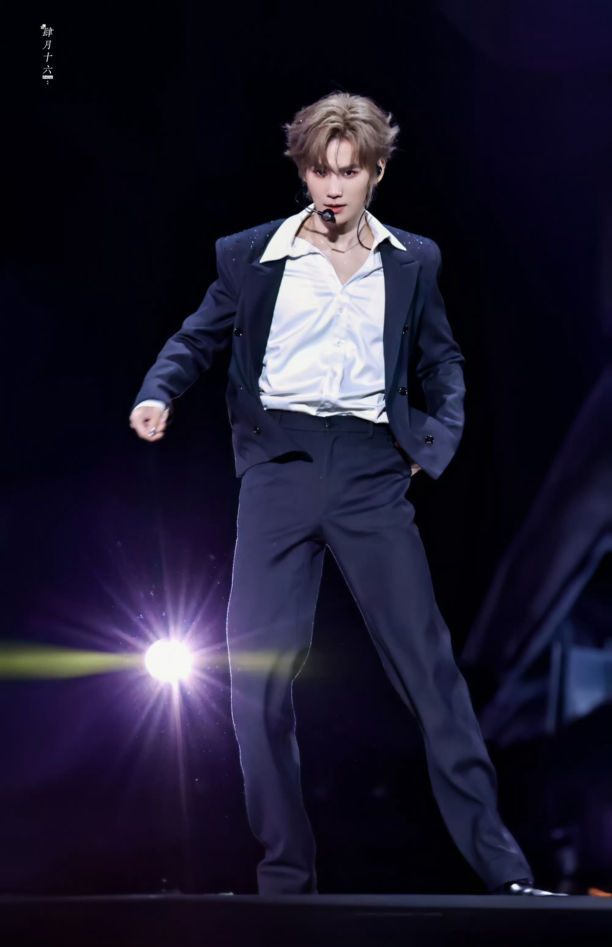 张真源✖️贵阳演唱会两组造型饭拍 📷