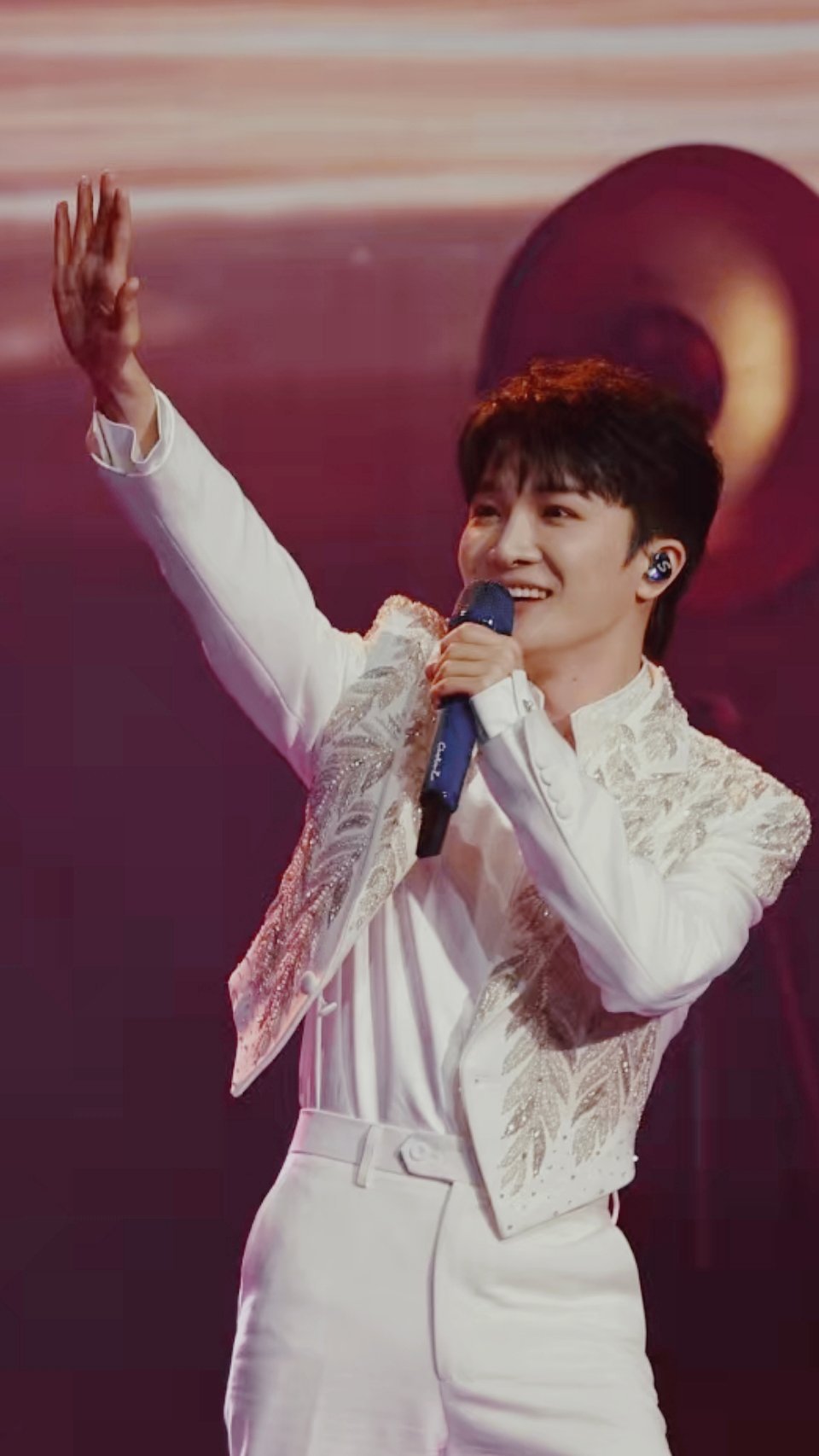 周深周深的红毯是尖叫级别的周深 圳你的深来了 领导真帅啊太权威了 