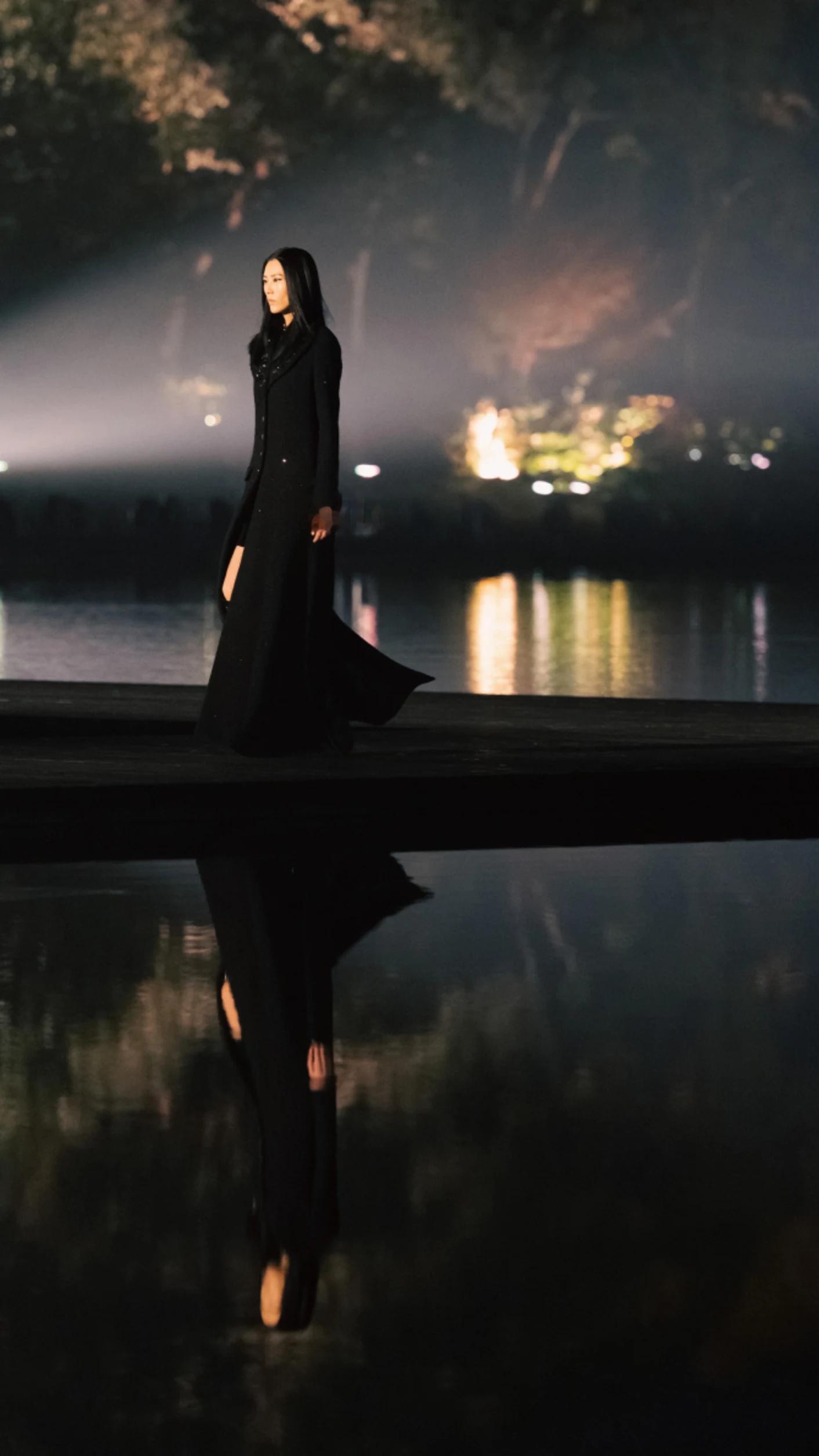 西湖的美，在这一刻被放大～在闪耀在发光 刘雯[超话]  