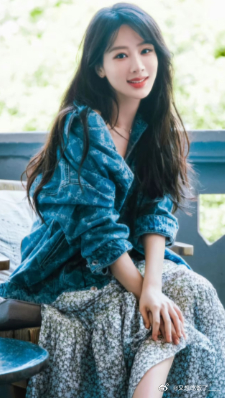 杨紫很不对劲， 大家发现没， 自从跟秦俊杰分手后，她就再也没有谈过恋爱了，一年到