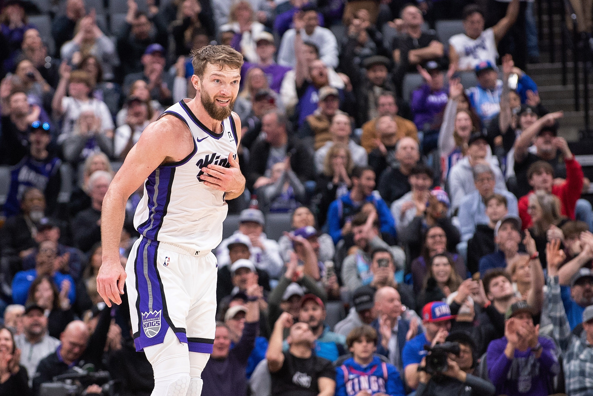 NBA[超话] 美记：国王将在新赛季先让小萨证明自己健康 随后继续探索交易国王立