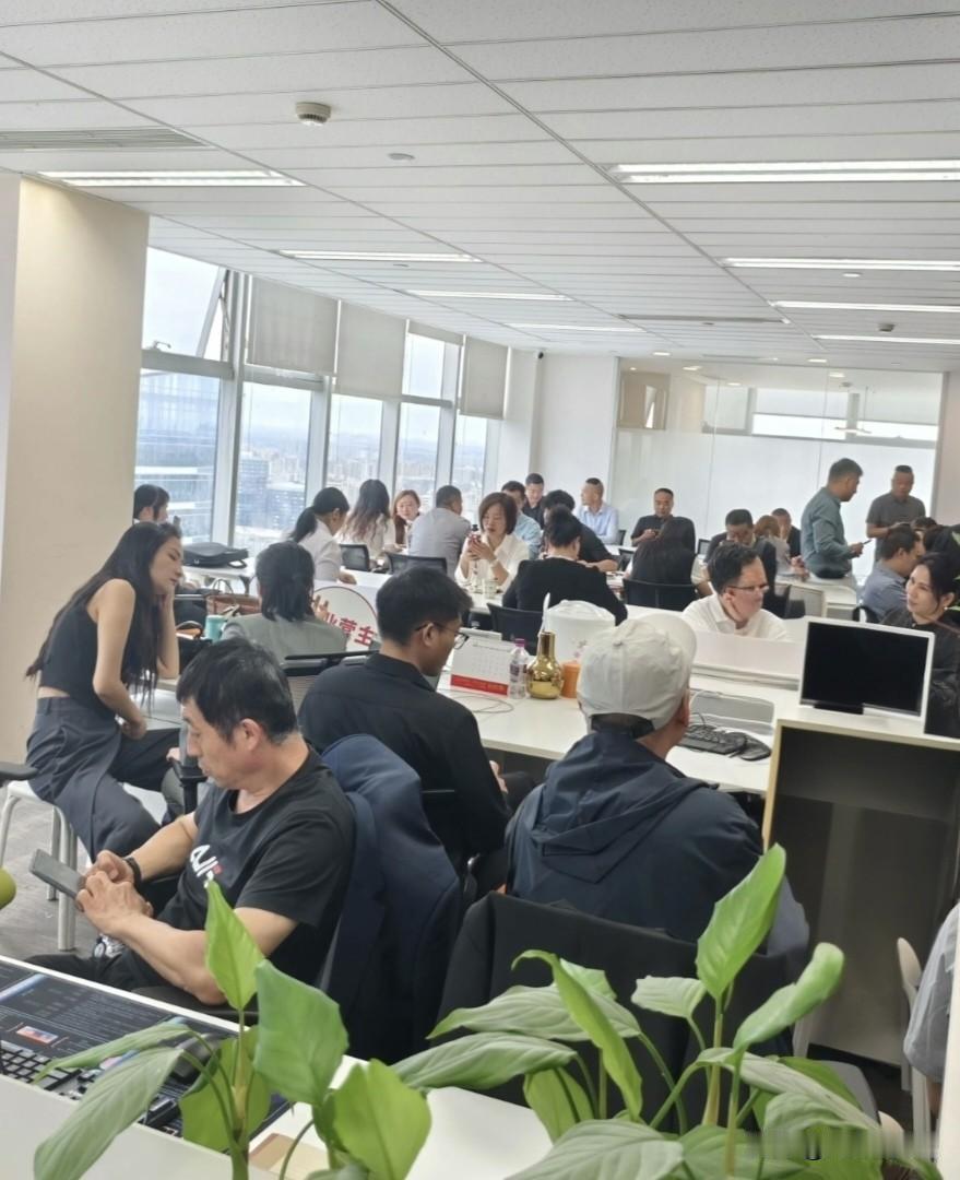 做了一个试用期员工第一个月的工作表现面谈，用部门经理的话是”亮黄灯“[抠鼻]
