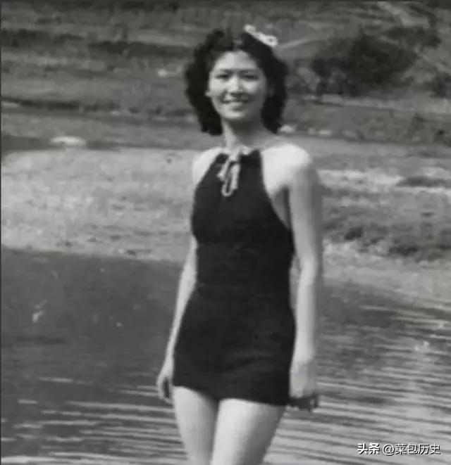 1914年，31岁的阎锡山，娶了14岁的小妾，洞房之夜，阎锡山对小妾说：“你躺下