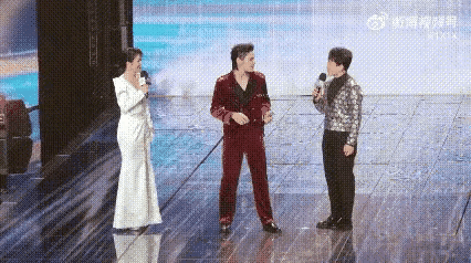 踢这一脚，在这样的场合非常不合适