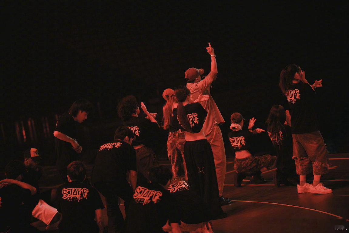 韩庚韩庚世界的角落广州站巡演🌿奔赴城市相聚一堂，匠心打造专属舞台，绝佳身体状态