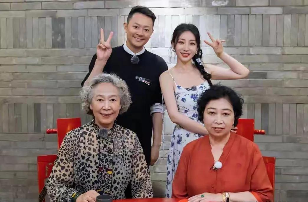 前两天看到有人说：柳岩、印小天在一起，并且已经见了双方父母。感觉这条新闻两个人有