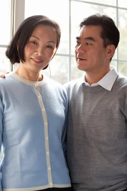 中年夫妻越来越多“干婚”：同住一屋分房睡，不吵架不离婚，比陌生人还生分
 
家人