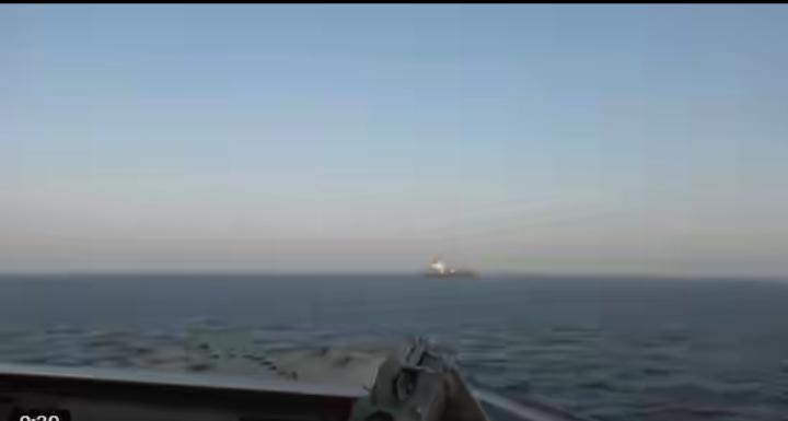 警告六小时无效！美军舰炮轰伊朗货轮引擎舱，阿拉伯海强行登船扣押
 
当地时间4月