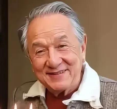 看着他的电影长大的，他年轻时曾是多少年轻人的偶像！他在国际影坛上展现中国功夫电影
