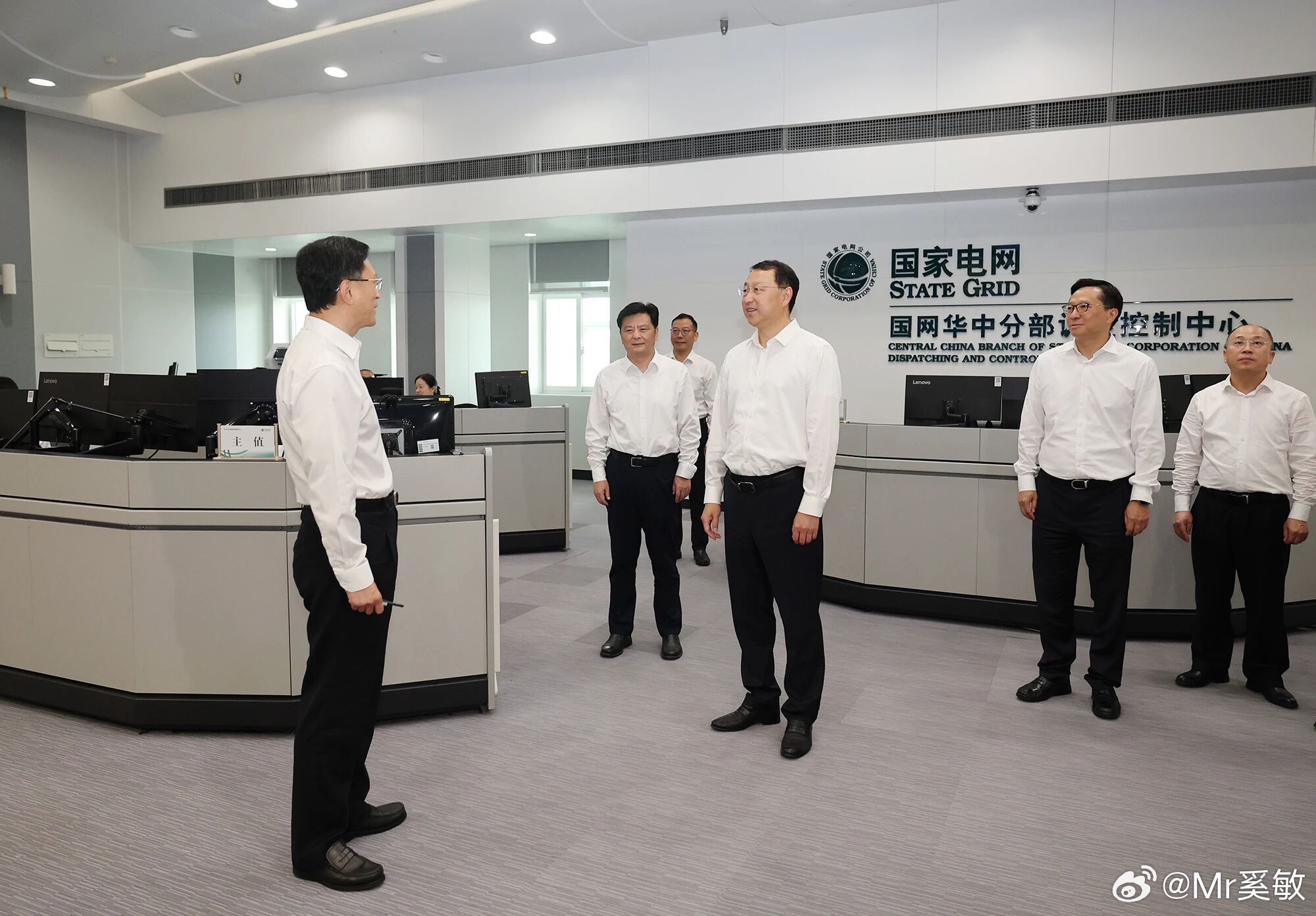 湖北省委书记关志鸥奔赴电网、铁路等重点行业企业调研，他希望全力做好基础设施配套工