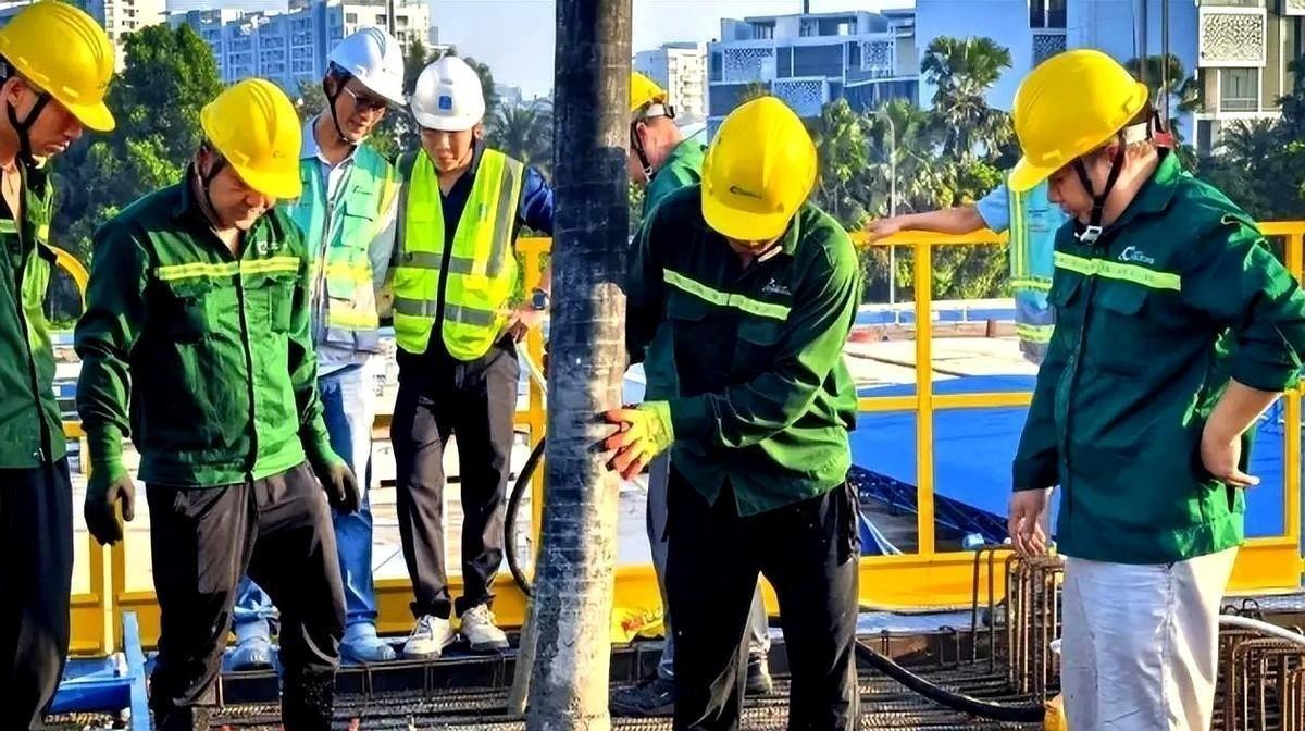 越南筹备了近20年的高铁终于开工，发布会上满屏都是欧洲标志和本地国旗，可转头看工
